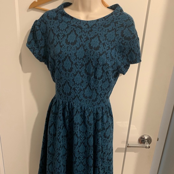 Multiple dresses - Picture 6 of 7